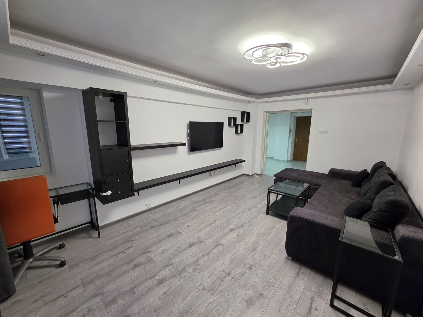 Închiriere 2 Camere Bd. Unirii, Parcare Inclusă, Renovat, 2 Balcoane - Poză 3