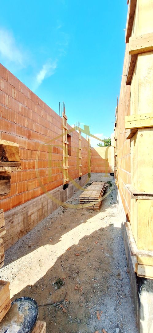 Oferim spre vanzare, Case tip duplex despartite prin spatiu verde, Giroc - Poză 10