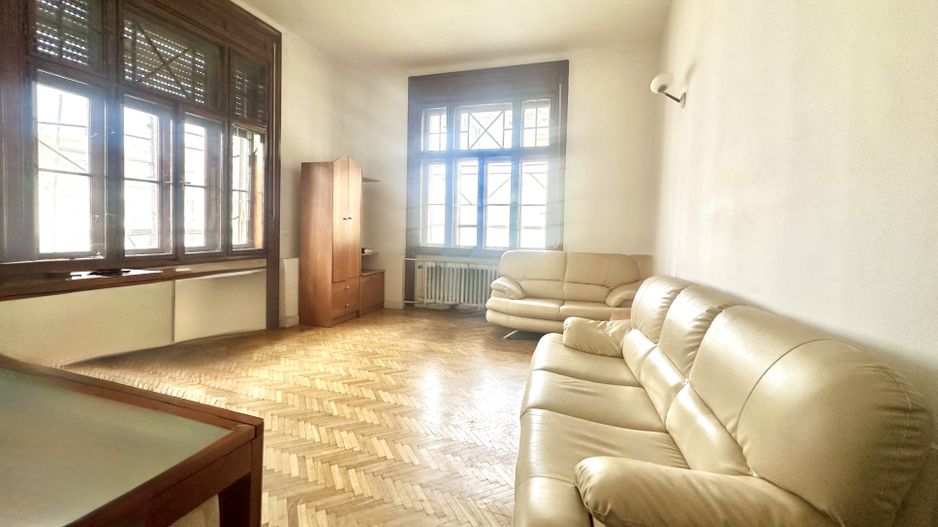 Apartament cu 3 camere de închiriat în Piața Victoriei - Poză 3