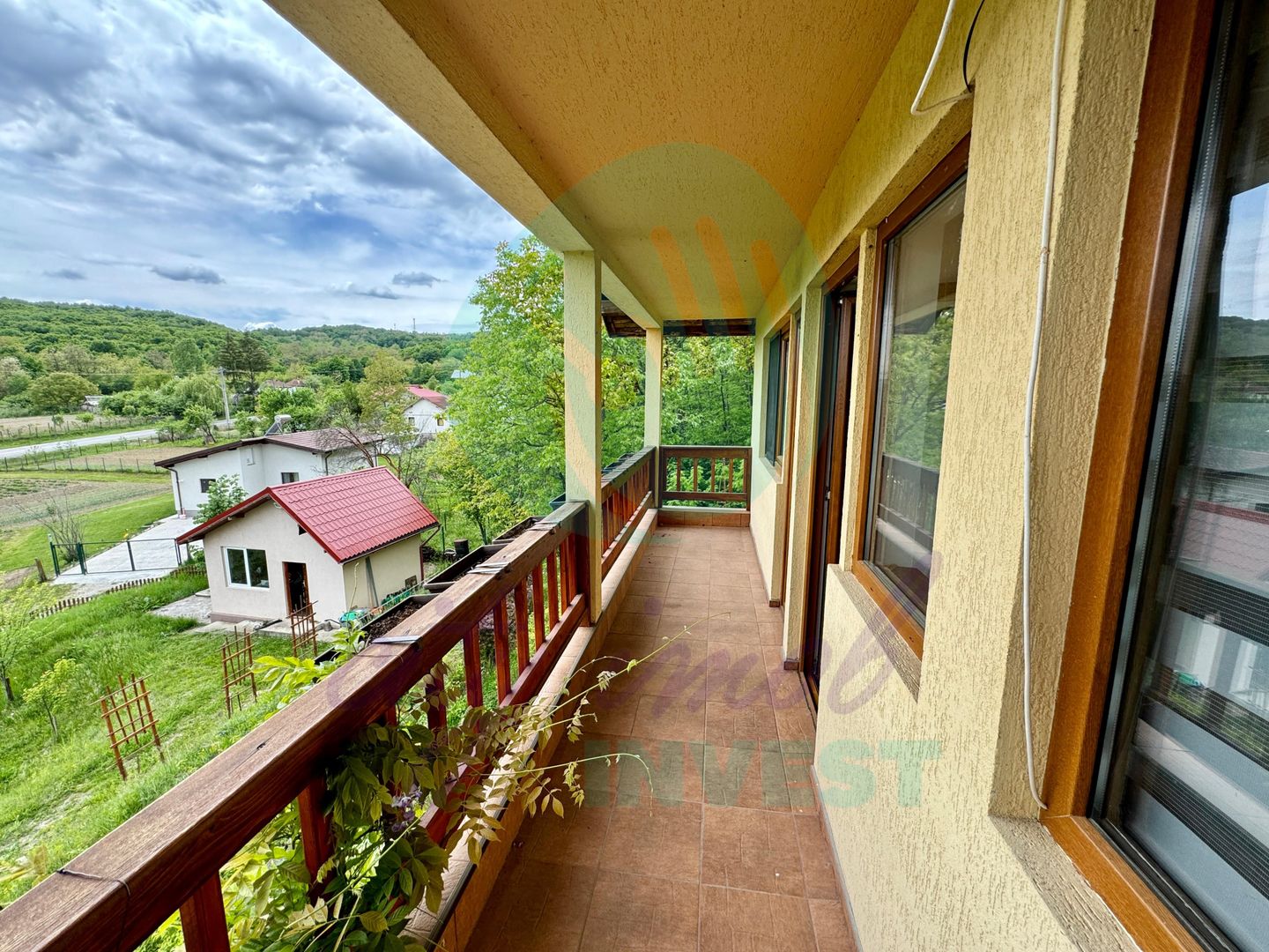 Oază de liniște și confort la poalele pădurii – Casa ta de vis! - Poză 7