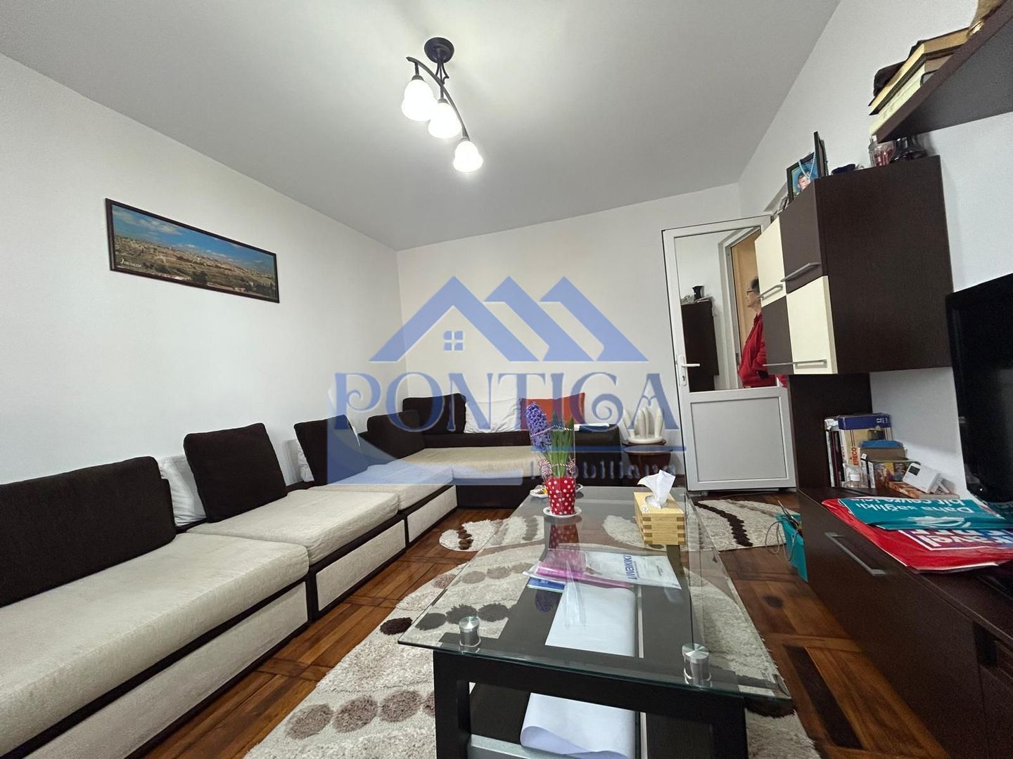 Apartament 4 camere decomandat | Etajul 2| 2 bai | Poarta 6 - Poză 2