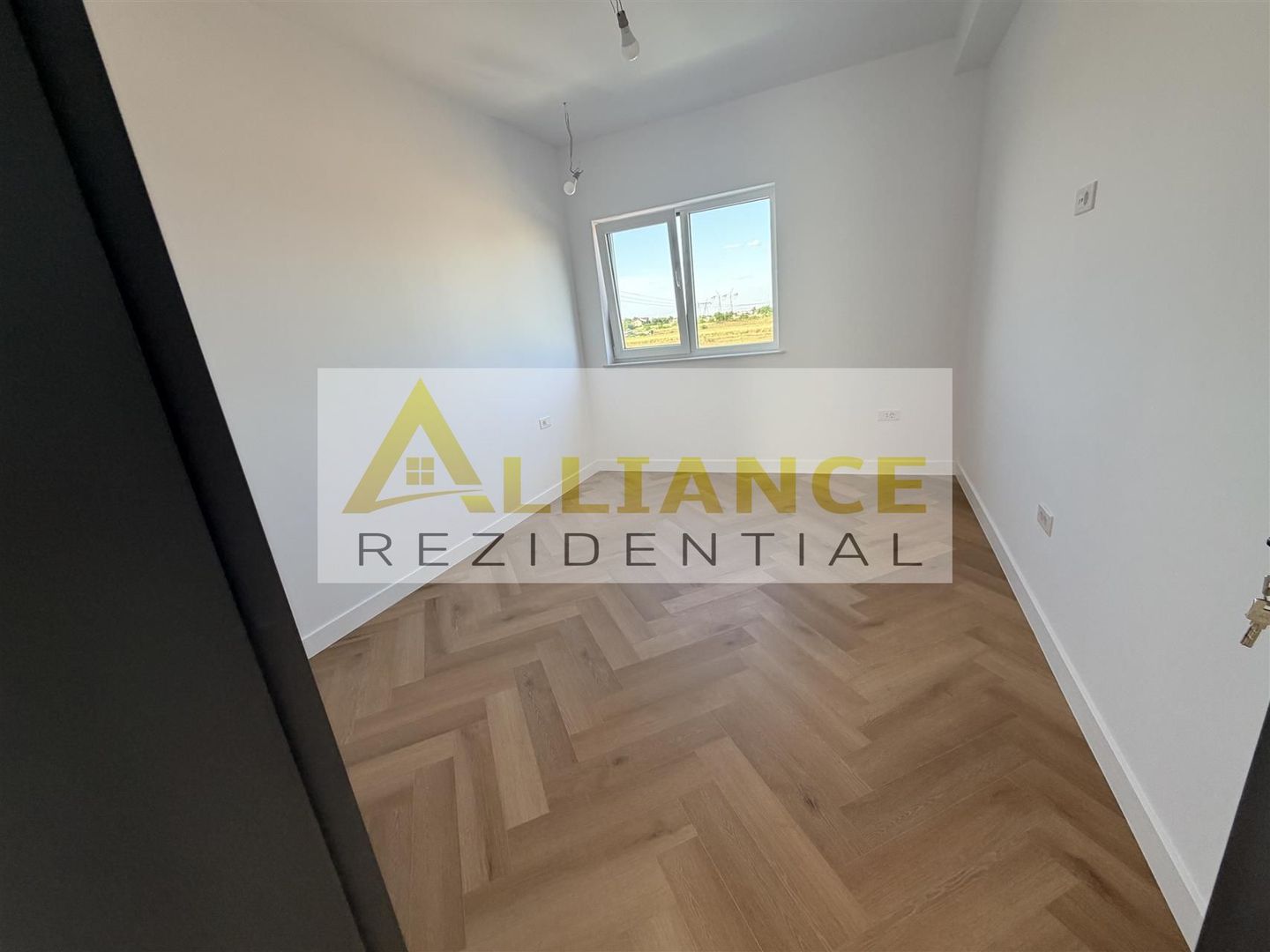Casă individuală 4 camere  3 băi 145 mp utili ! - Poză 9