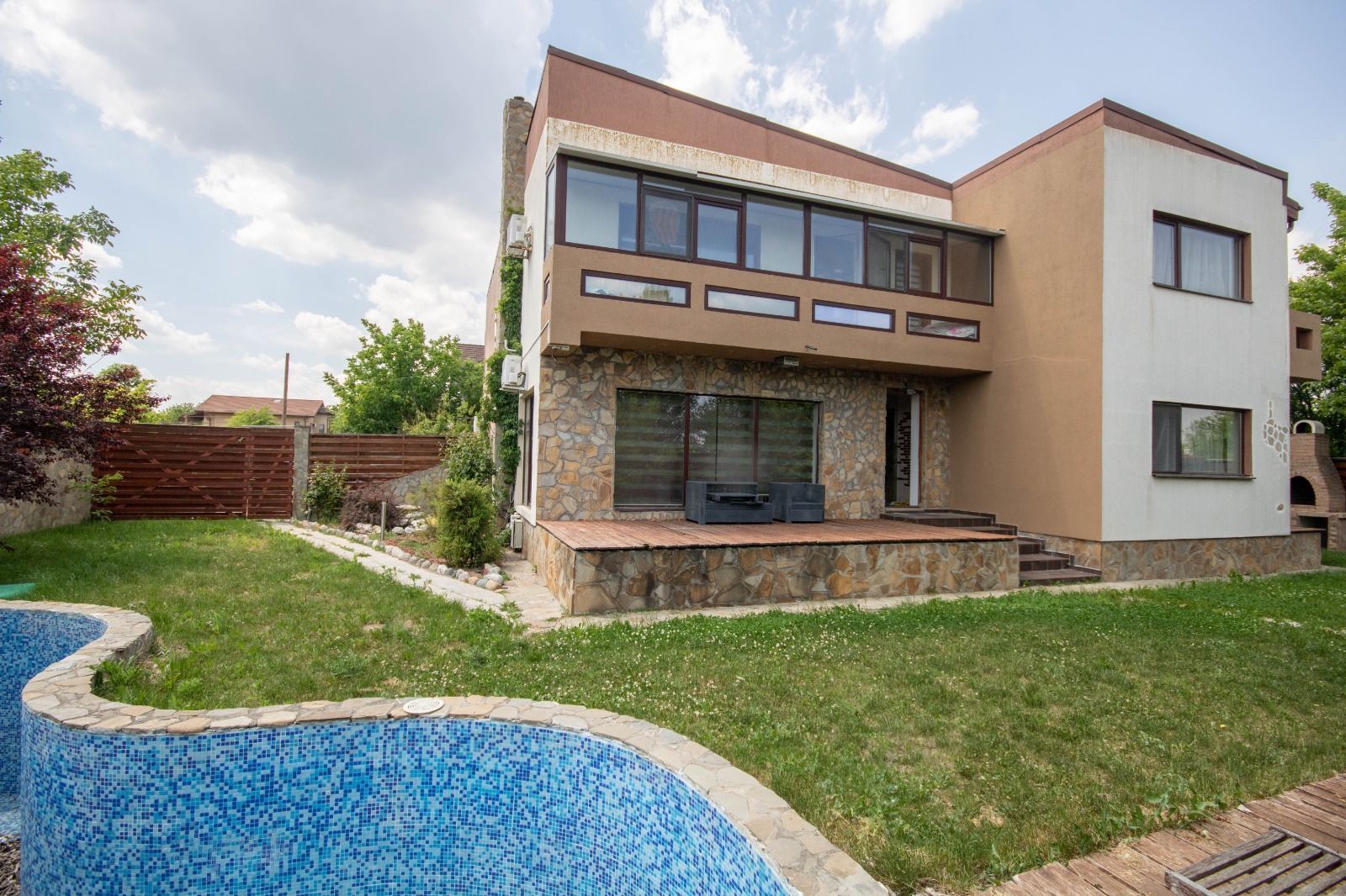 Casă elegantă cu piscină și curte generoasă – Otopeni Ferme - Poză 3