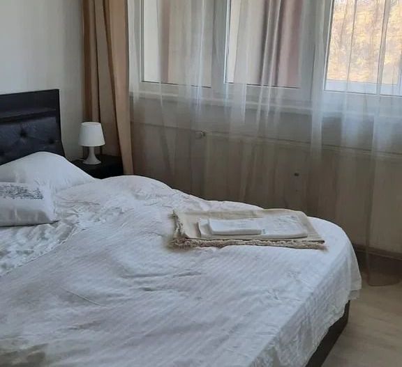 AP. 2 CAMERE TEI, BLOC REABILITAT, BUCATARIE INCHISA, MOBILAT MODERN - Poză 8