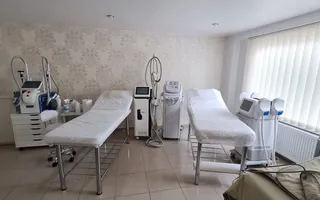 Casă cu teren generos pretabila pentru afacere - Poză 21