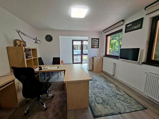 Proprietate cu 3 camere in centrul orasului pentru birouri sau locuit - Poză 3