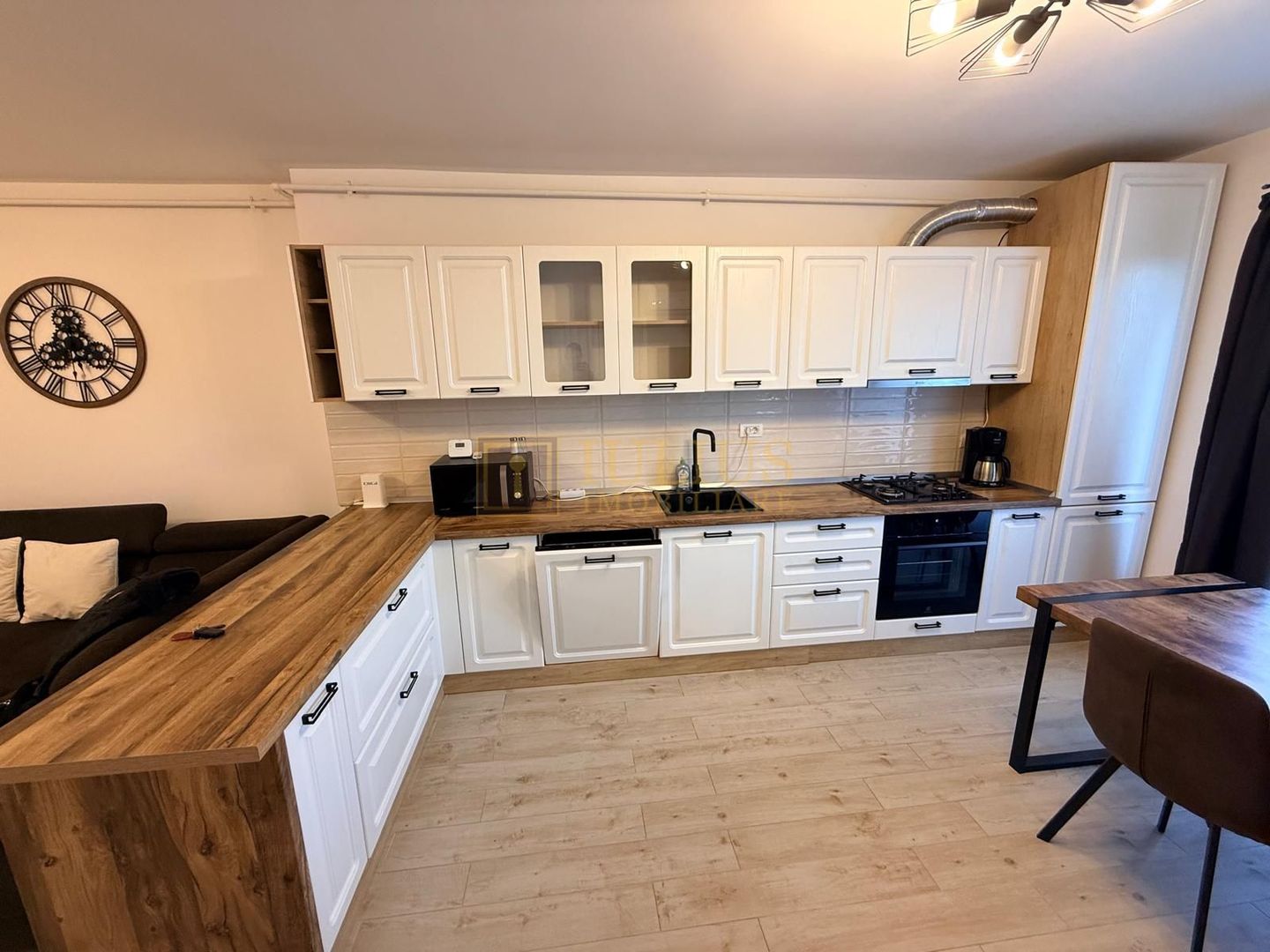 2 camere| Dumbravita| apartament mobilat lux| loc de parcare| lift| - Poză 3