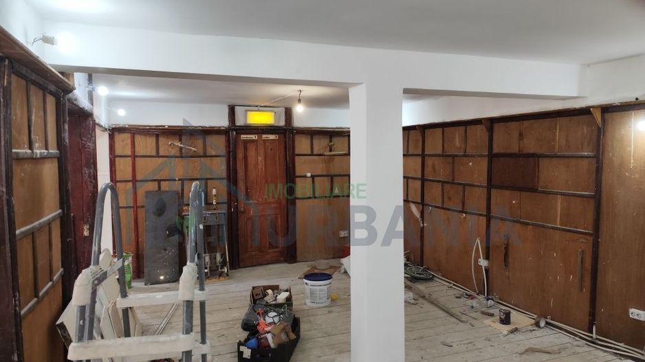 Casă de vânzare și spațiu comercial în Bivolari, centrul satului, la 36 km de Iași - Poză 4