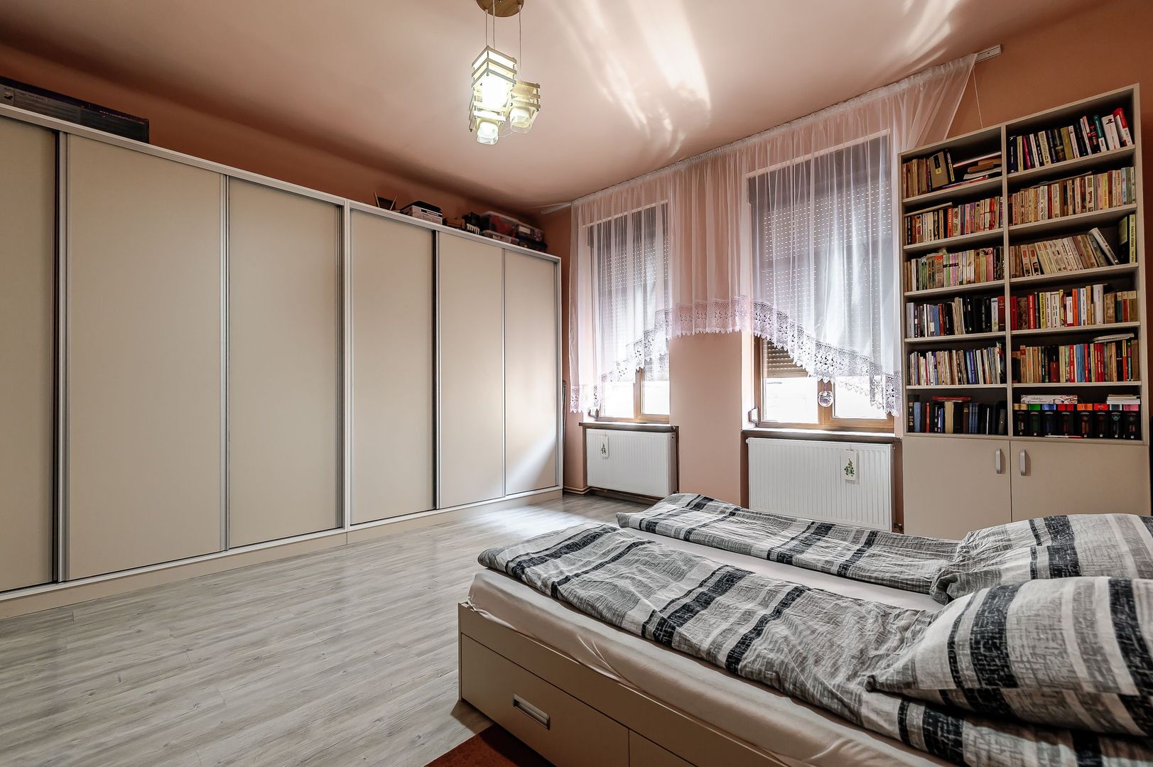 REZERVAT! Apartament 3 camere - Central - mobilat&utilat - COMISION 0 - Poză 2