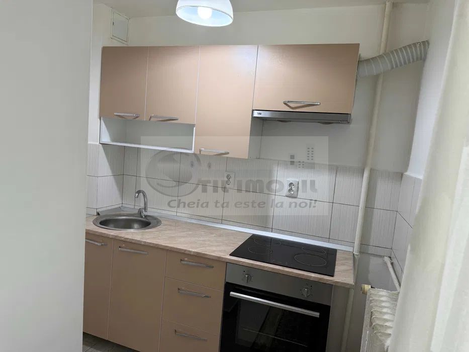 Apartament in Tătărași - 65.700 euro - Etaj 5/9 cu lift - Poză 3