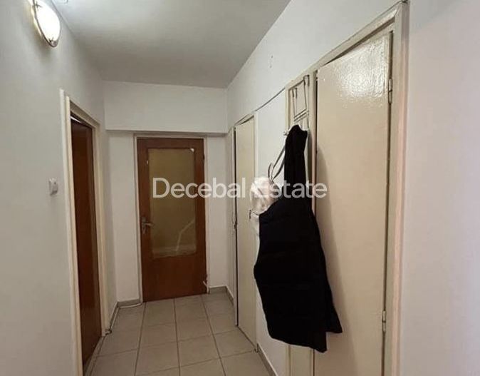 Metrou 1 Decembrie - Apartament 2 camere decomandat, spatios, stradal - Poză 4