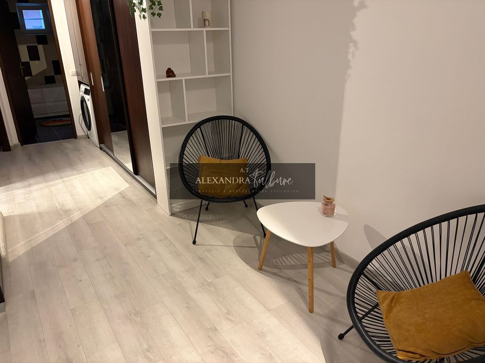 Apartament 2 camere decomandate, etaj intermediar, balcon, parcare - Poză 2