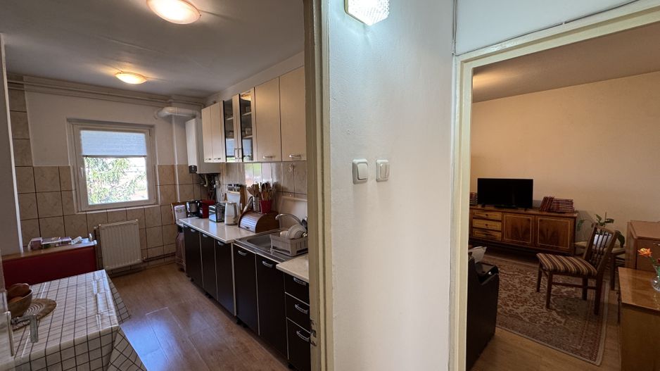 Apartament decomandat cu 3 camere in Florilor, strada Crinului - Poză 5