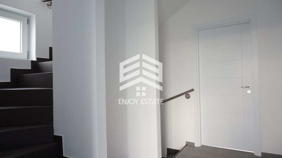 Apartament pe 3 niveluri, terasa, curte si 2 locuri parcare - Poză 5