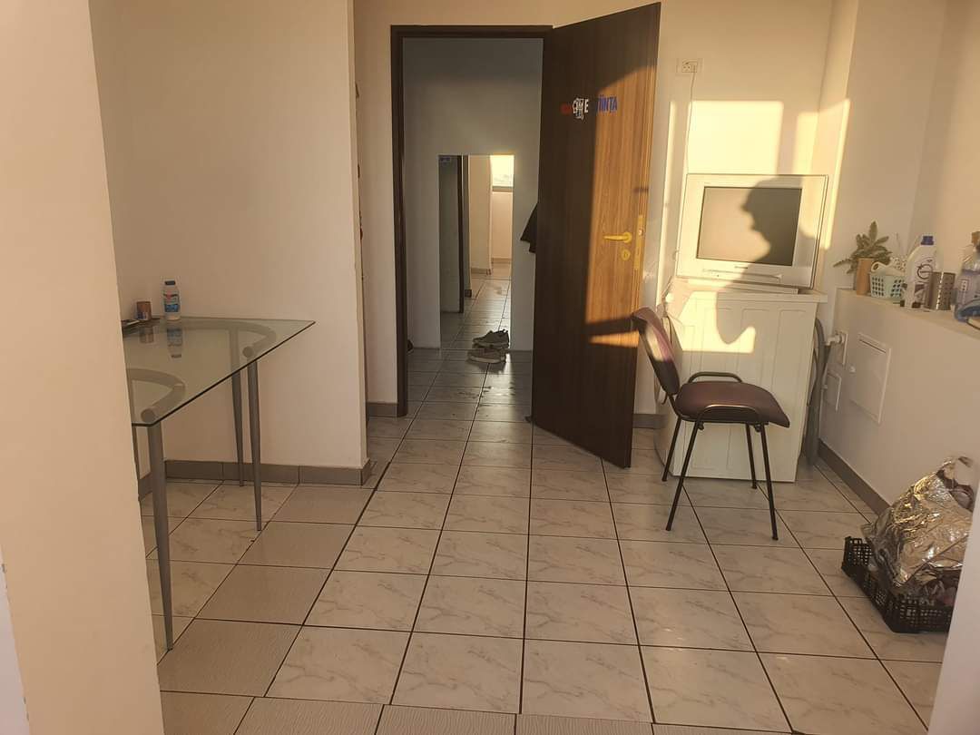 Decomandat aproape de Spitalul Judetean - Poză 1