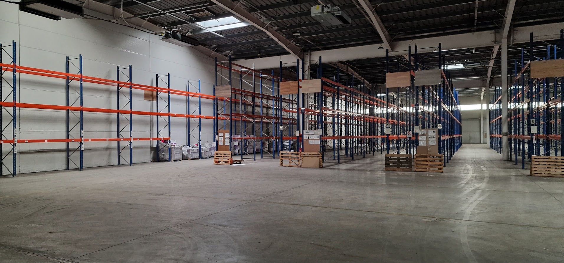 Hală industrială de închiriat – Oradea Vest | 3.500 m² + birouri 100 m² - Poză 1