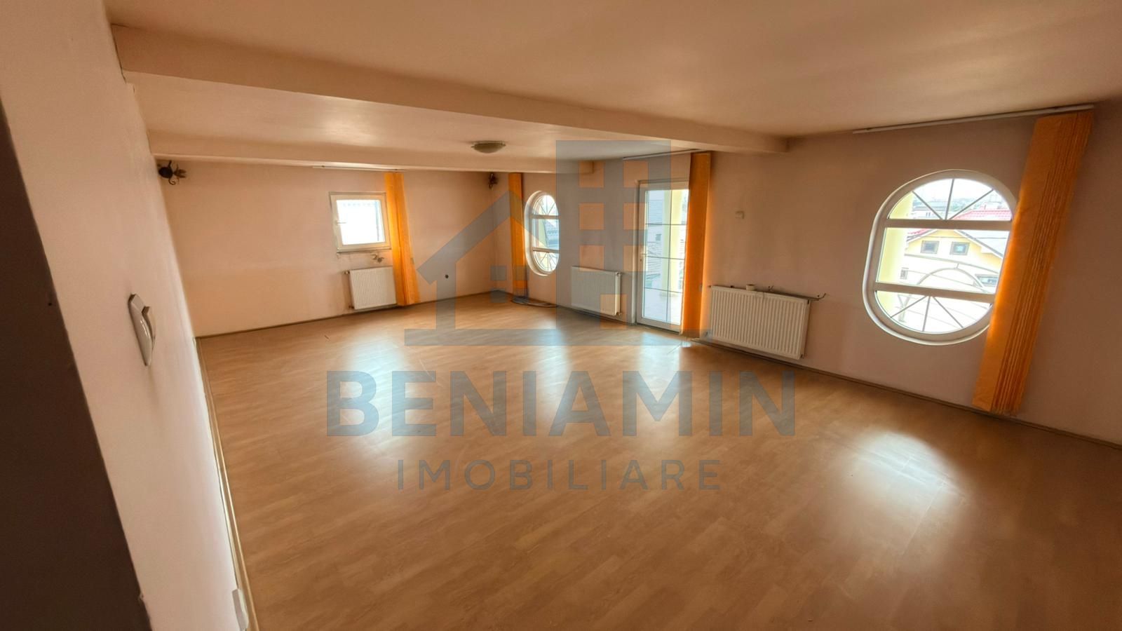 Vila P+2 Alexandru Cel Bun cu doua etaje si curte proprie - Poză 14