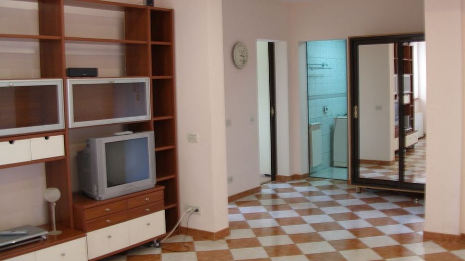 Apartament de inchiriat | spatios si luminos | langa Palatul Cotroceni - Poză 3