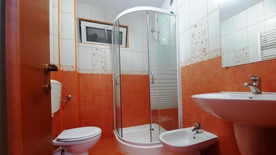 Duplex P+1, 4 camere, scara interioara, curte proprie, 104 mp, an 2013 - Poză 4