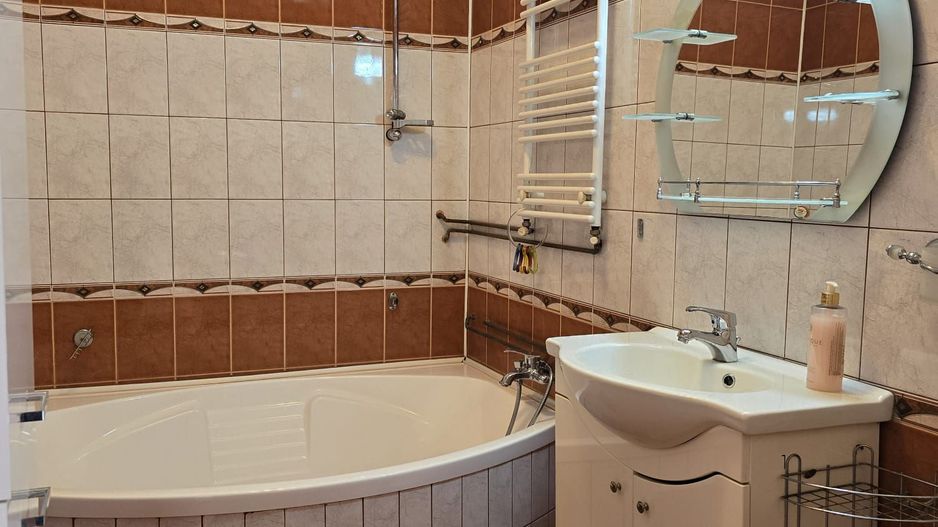 Casă cu grădină in zonă centrală - Poză 13