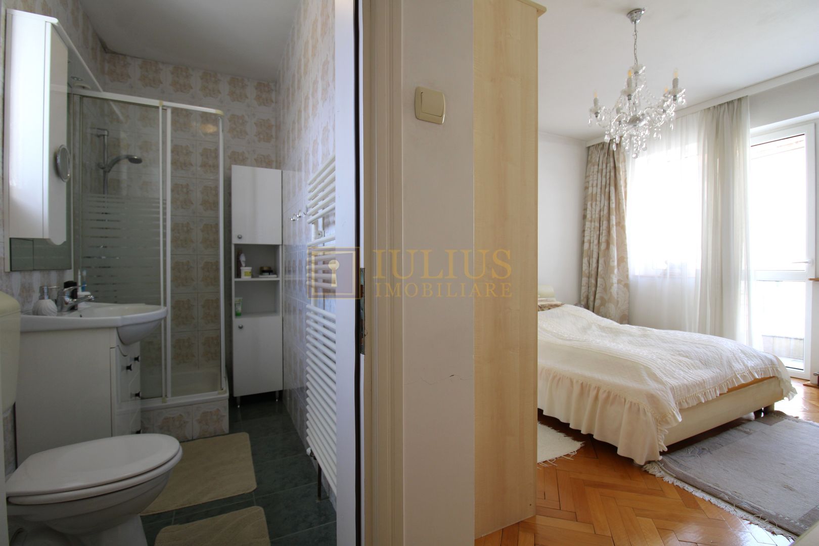 3 dormitoare, 3 bai, living spatios, 2 terase si curte. - Poză 22