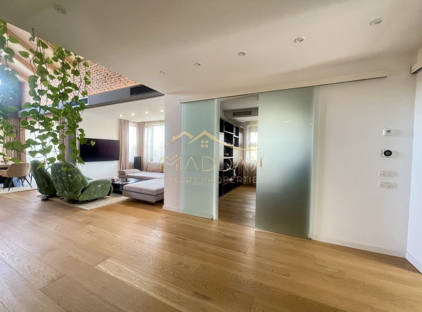 Masterpiece Villa**7 camere**Sauna**Jacuzzi//Dumbrava Vlasiei - Poză 4