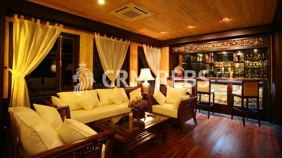 Apartament semicentral elegant si spatios - Poză 1