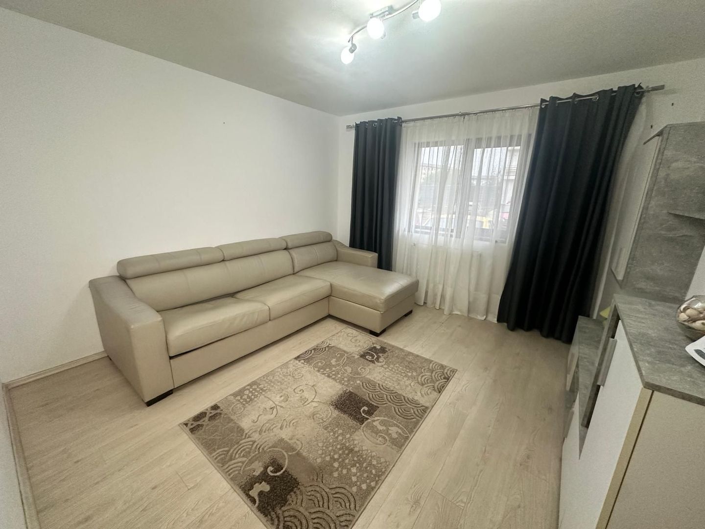 AP. 2 CAMERE IERNII, PARCARE, MOBILAT, BLOC NOU, CENTRALA, COMISION 0% - Poză 2