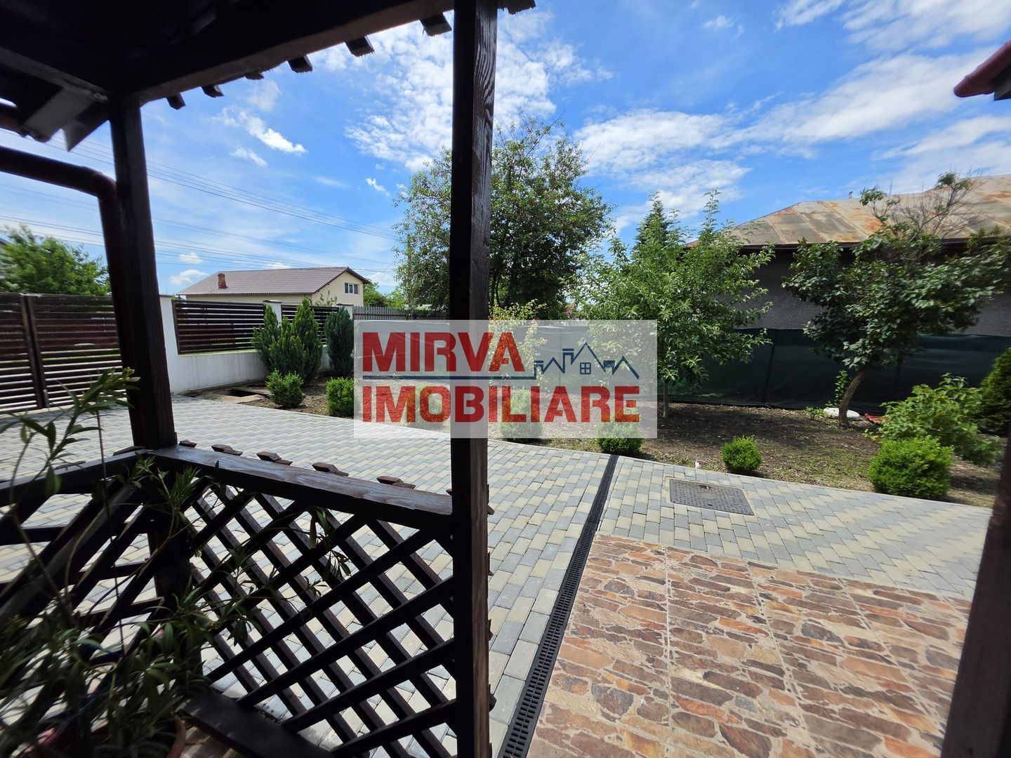 🏡 Casă renovată cu 6 camere, teren 557 mp – Berceni, Prahova - Poză 6