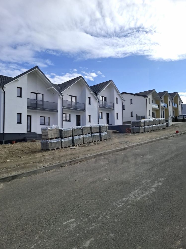 Casa modern 4 camere 2 bai 118.5 mp utili si teren 400 mp in Sura Mare - Poză 2