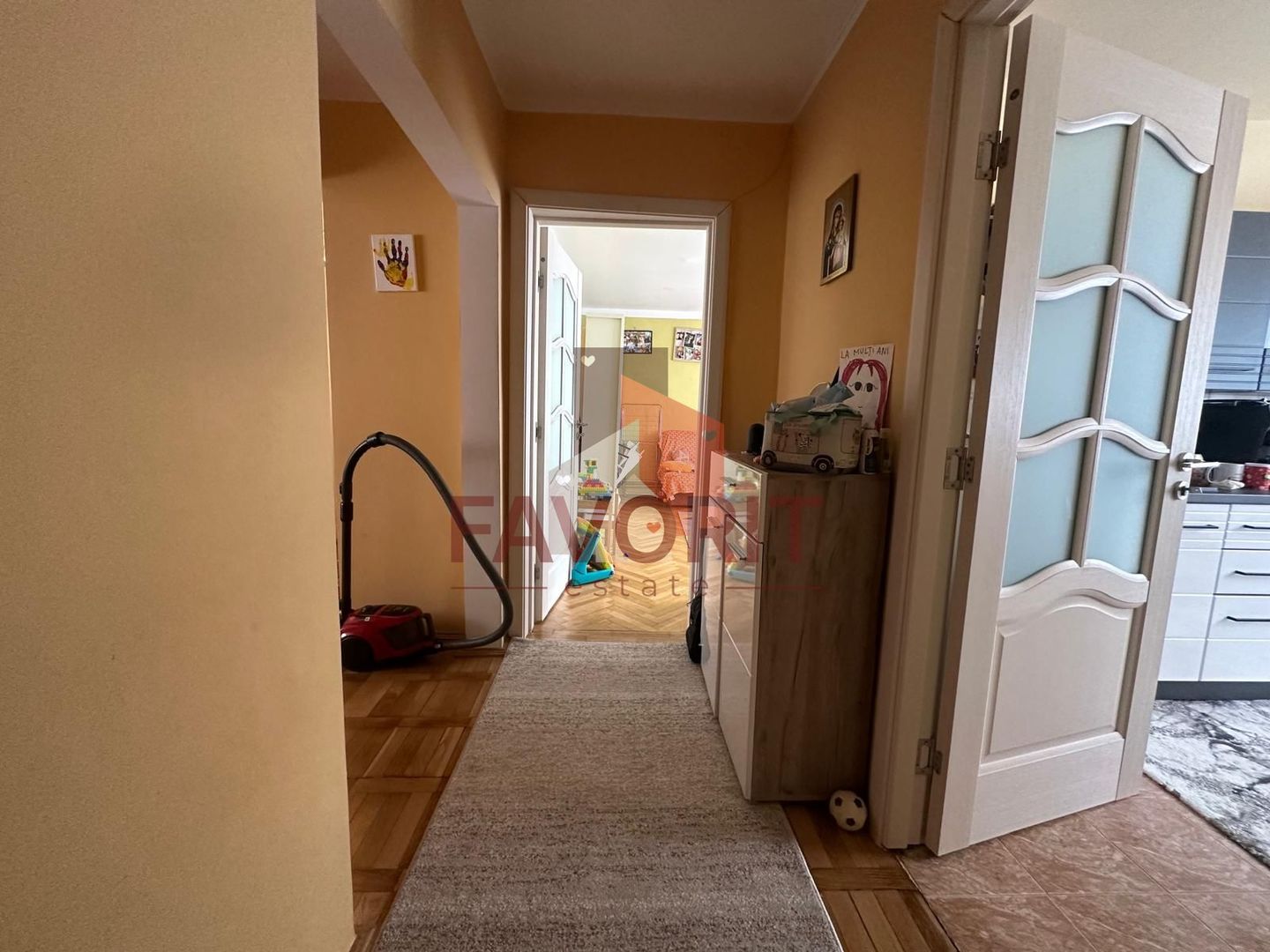 3 camere | centrala proprie | etaj intermediar | mobilat si utilat | - Poză 9