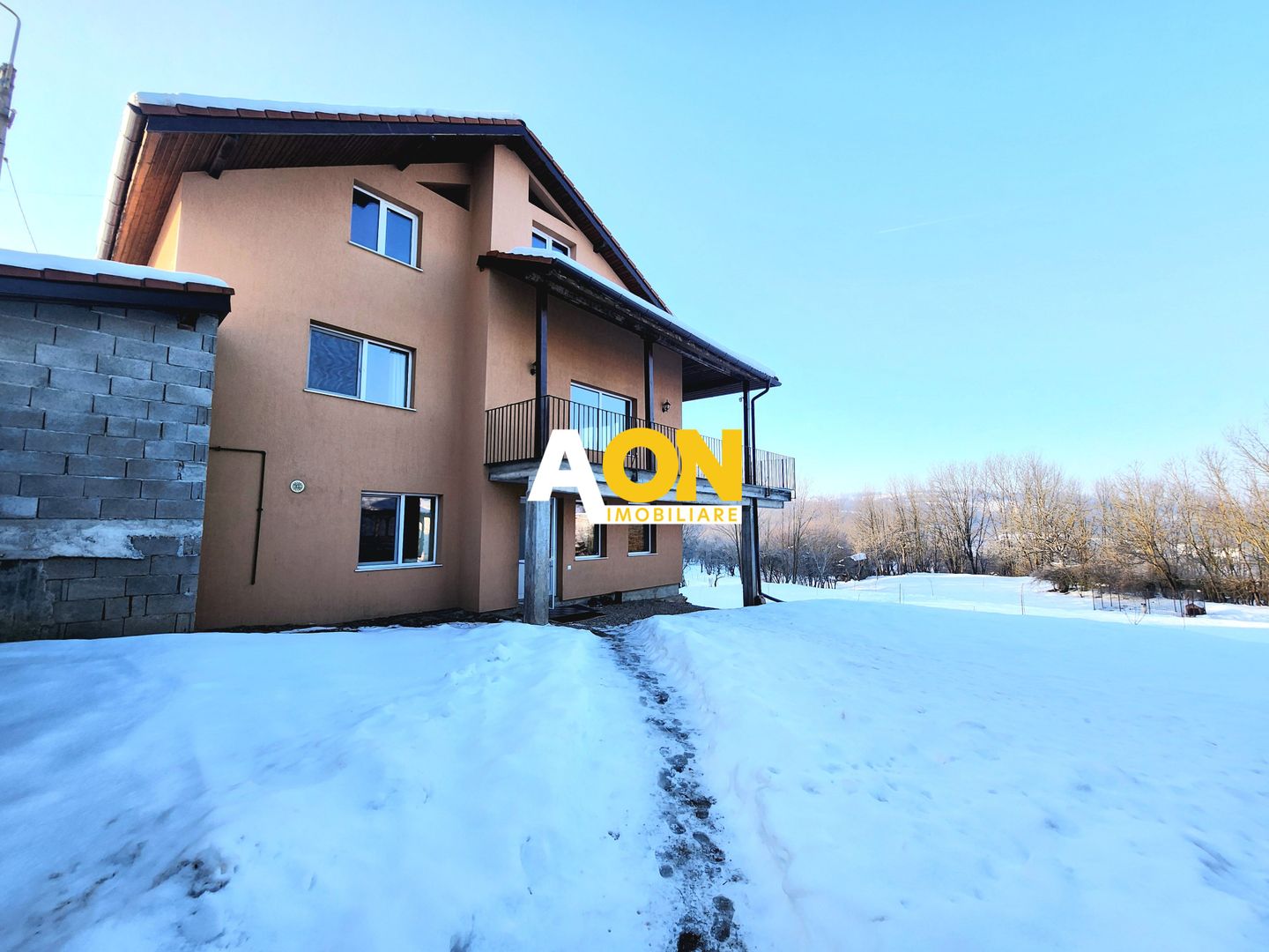 De vanzare casa 6 camere 8142 mp teren in Oarda de Sus - Poză 1