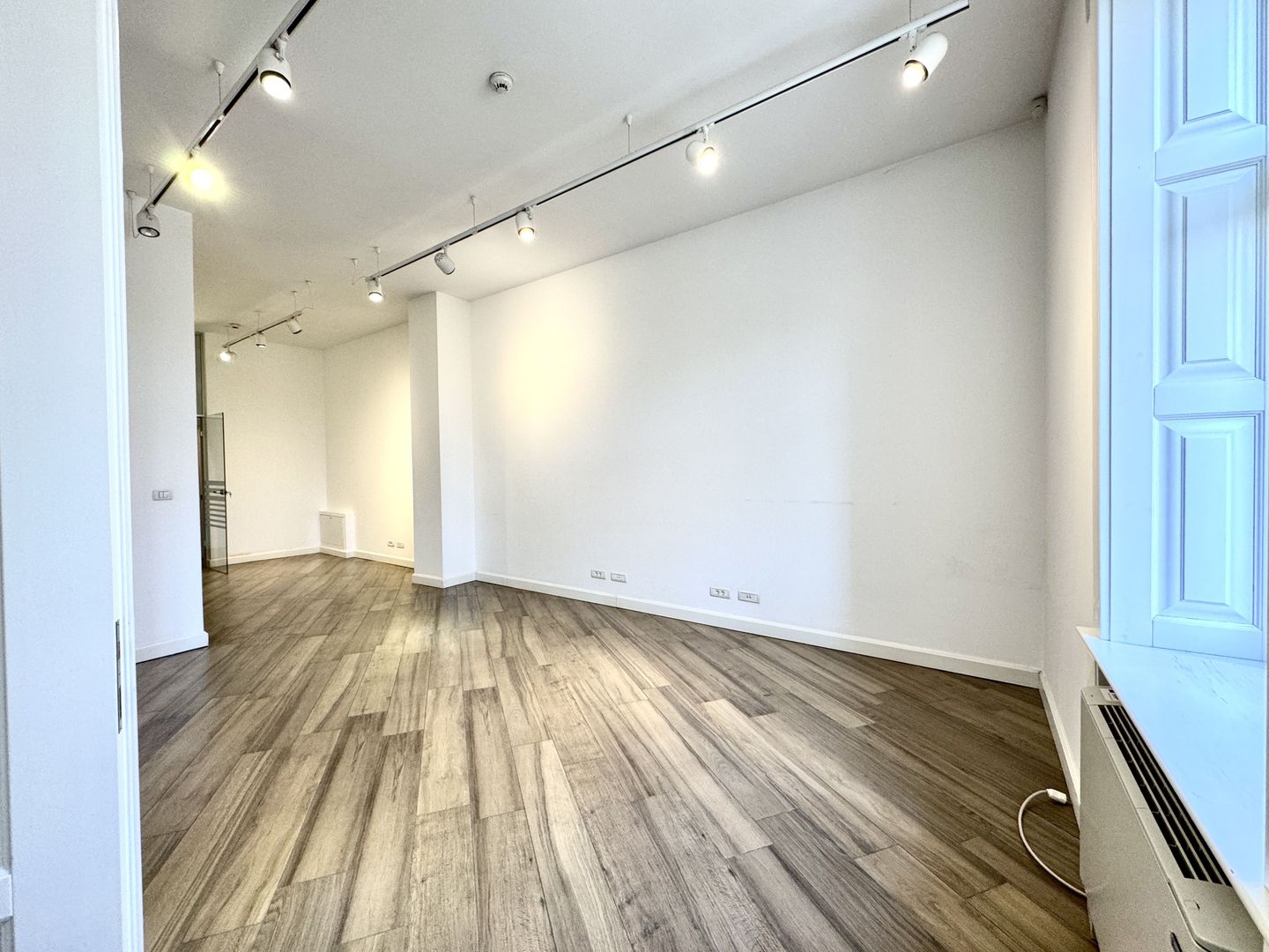 Spațiu Birou - Imobil complet renovat - Poză 16