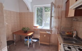 Apartament 2 camere etaj 1/4 de vanzare zona Valea Rosie - Poză 2