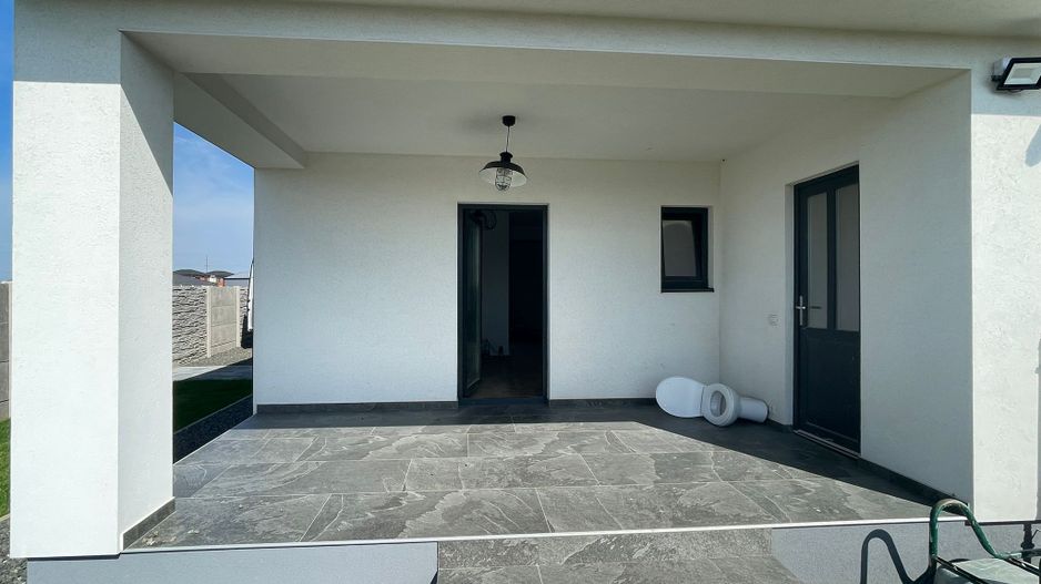 Duplex cu arhitectura deosebita - Mosnita Noua - Poză 16