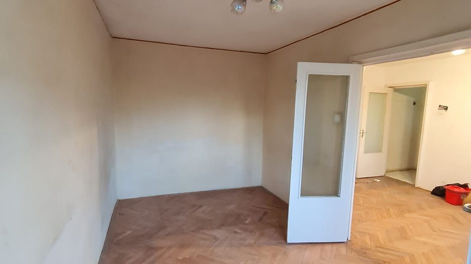 Apartament modest 2 camere zona Sagului - Poză 6
