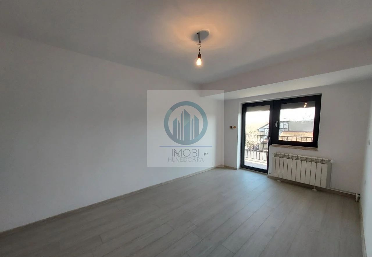 Vila deosebita în loc Simeria, zona ultracentrala - Poză 14