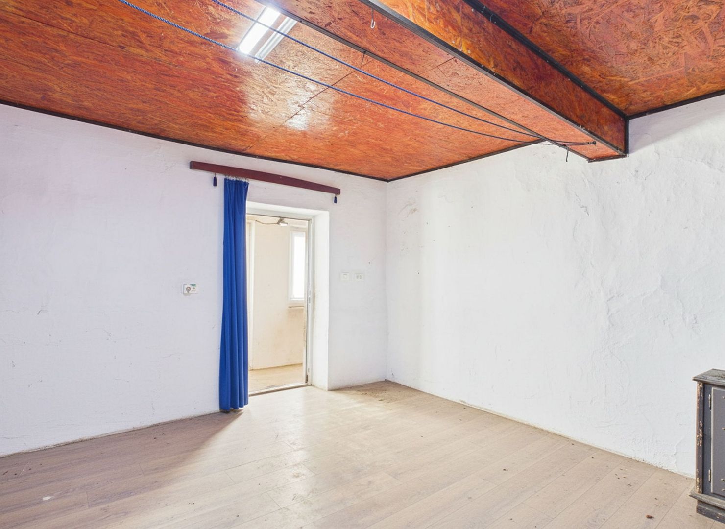 Casă  Sântana cu 3 camere și panouri fotovoltaice - Poză 3