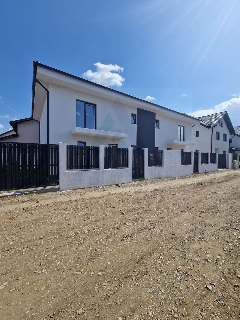 Casa tip duplex 125 mp utili 4 camere curte libera 138 mp in Selimbar - Poză 3