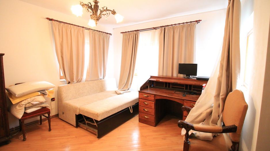 Vila cu 6 camere + 2 case + bazin inot+ 5.934 mp teren  com. Chichis - Poză 5