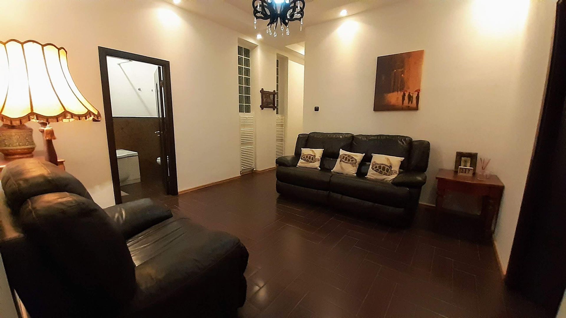 Apartament  deosebit-Piata Unirii,  apartament in casa  4 camere, 2 bai. - Poză 1