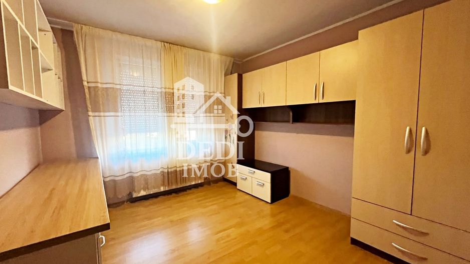 Apartament 3 camere de vanzare in zona Rogerius, Oradea - Poză 5