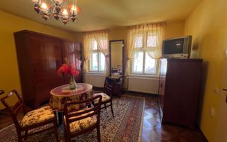 Garsonieră de închiriat – la 2 minute de centru cu curte - Poză 8