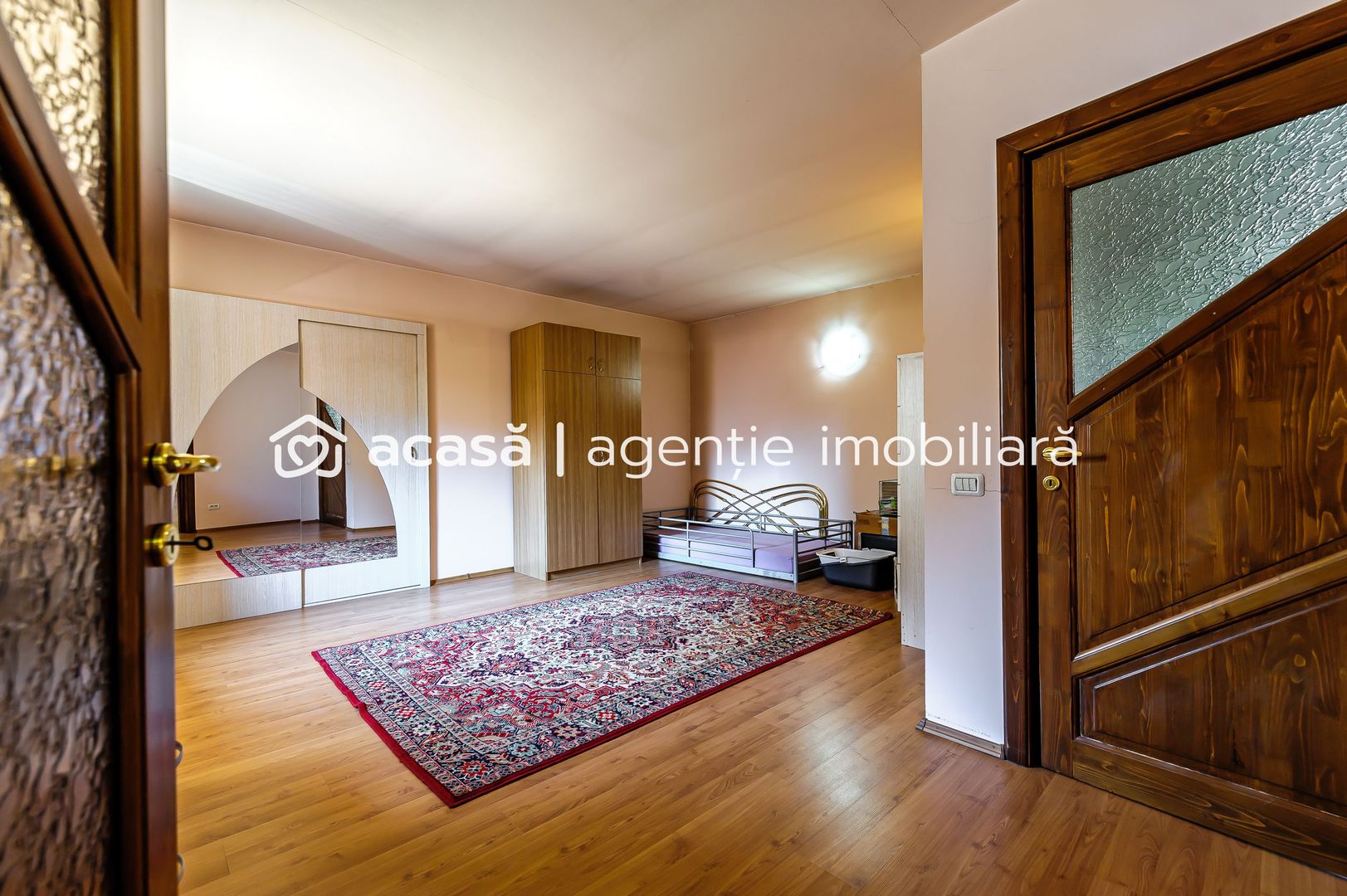 Casă superbă cu 6 camere, gradină și terasă, în centrul Aradului. - Poză 7