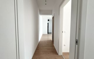 3 camere. Dormitor matrimonial cu baie en-suite. 83 mp Utili. - Poză 10