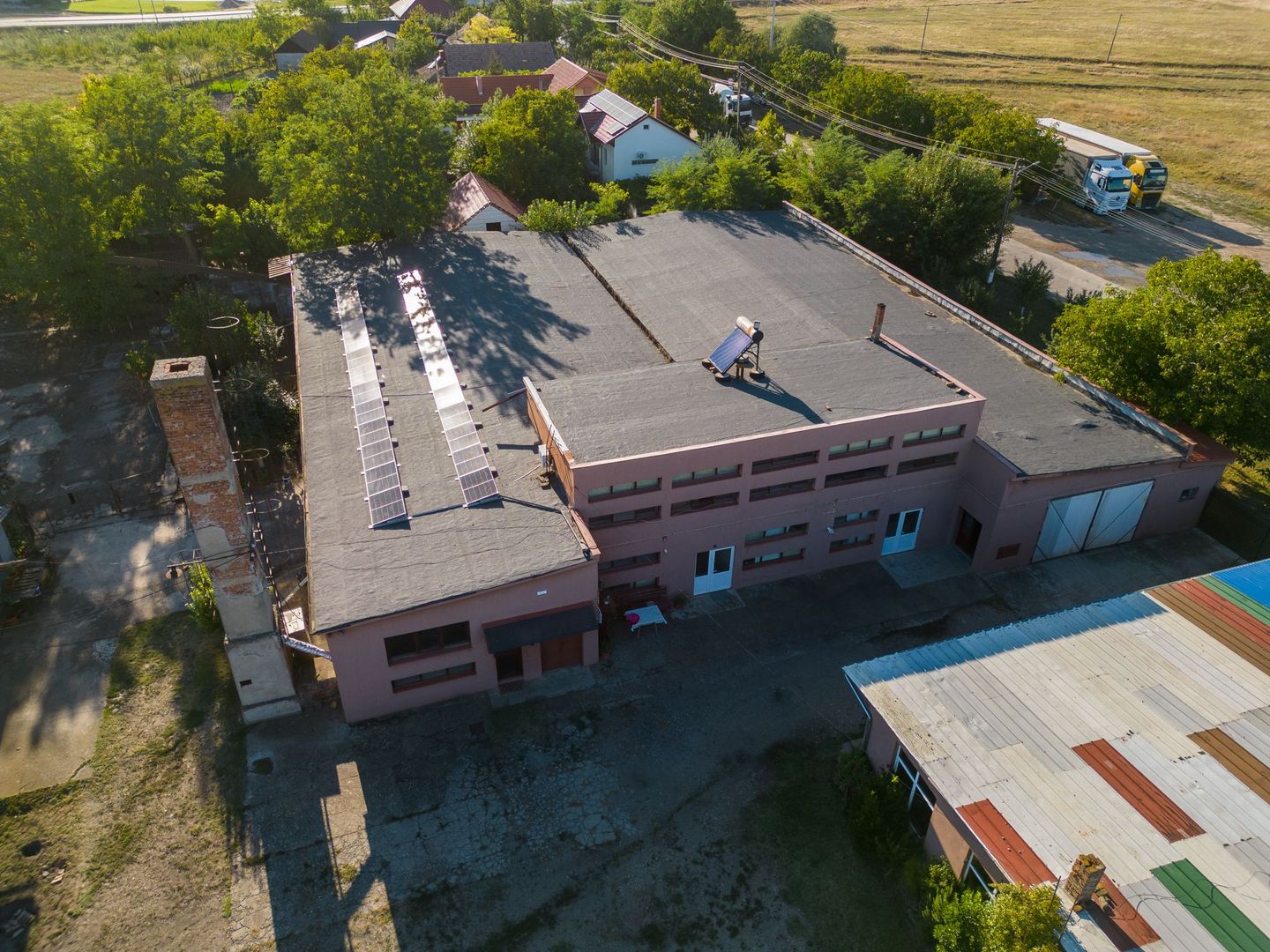 Hală industrială cu multiple destinații în Nădlac - Poză 1