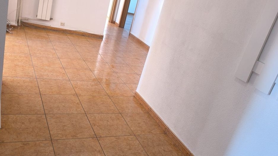 De Inchiriat Apartament 4 camere Nemobilat Piata Unirii Metrou - Poză 7