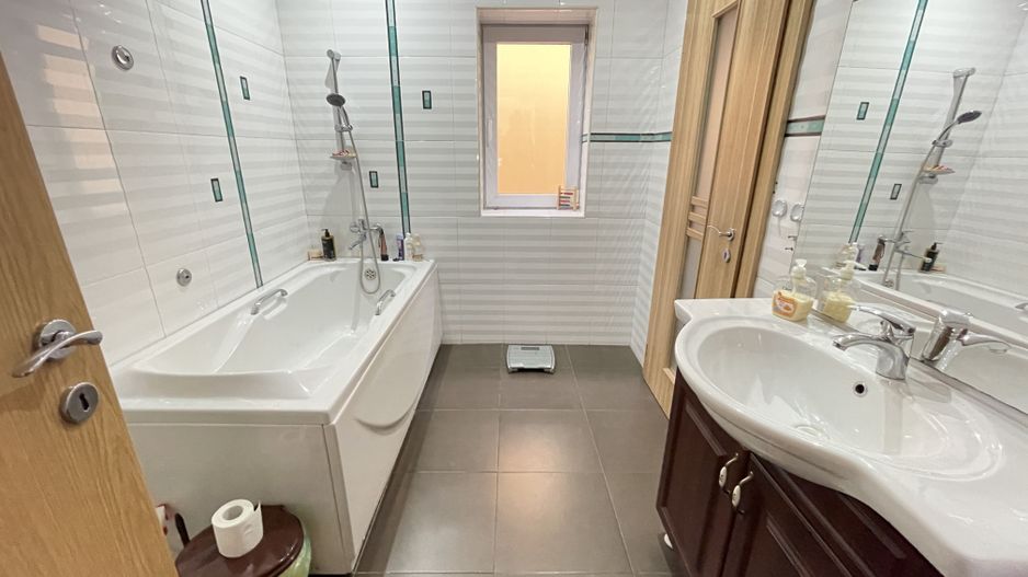 Casa de vanzare in zona Lipovei - Poză 12