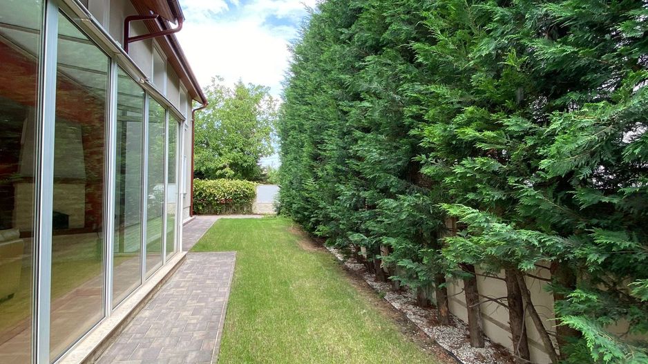 Generoasa si spatioasa - Poză 14