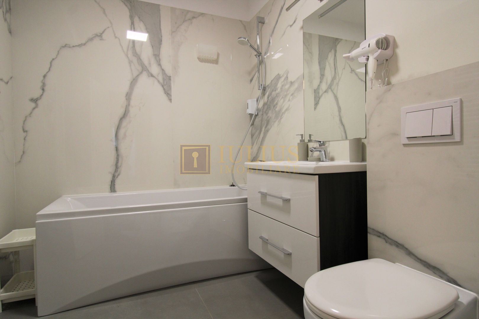 Ciarda Rosie-Buziasului; centrala proprie, loc parcare. - Poză 17